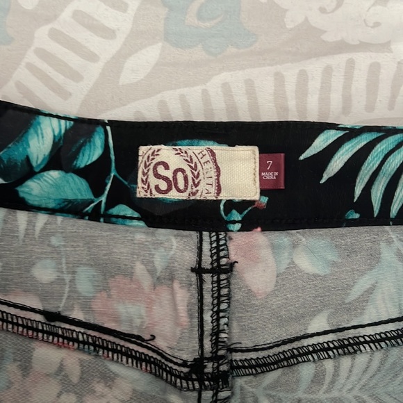 patterned shorts - Picture 2 of 3